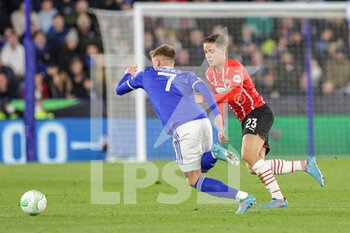 2022-04-07 - Noni Madueke (23) of PSV Eindhoven battles with Harvey Barnes (7) of Leicester City during the UEFA Europa Conference League, Quarter-finals, 1st leg football match between Leicester City and PSV Eindhoven on April 7, 2022 at the King Power Stadium in Leicester, England - LEICESTER CITY VS PSV EINDHOVEN - UEFA CONFERENCE LEAGUE - SOCCER
