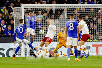 2022-04-28 - James Maddison (10) of Leicester City shoots during the UEFA Europa Conference League, Semi-finals, 1st leg football match between Leicester City and AS Roma on April 28, 2022 at the King Power Stadium in Leicester, England - LEICESTER CITY VS AS ROMA - UEFA CONFERENCE LEAGUE - SOCCER