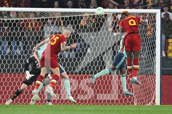 2022-05-05 - Tammy Abraham (AS Roma) goal 1-0 during the UEFA Europa Conference League football match between AS Roma and Leicester City at The Olympic Stadium in Rome on May 05, 2022. - AS ROMA VS LEICESTER - UEFA CONFERENCE LEAGUE - SOCCER