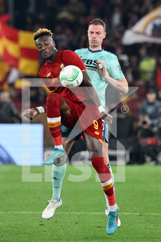2022-05-05 - Tammy Abraham (AS Roma) Jonny Evans (Leicester City) during the UEFA Europa Conference League football match between AS Roma and Leicester City at The Olympic Stadium in Rome on May 05, 2022. - AS ROMA VS LEICESTER - UEFA CONFERENCE LEAGUE - SOCCER