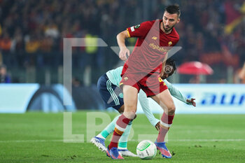 2022-05-05 - Bryan Cristante of Roma in action during the UEFA Conference League, Semi-finals, 2nd leg football match between AS Roma and Leicester City on May 5, 2022 at Stadio Olimpico in Rome, Italy - AS ROMA VS LEICESTER CITY - UEFA CONFERENCE LEAGUE - SOCCER