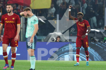 2022-05-05 - Tammy Abraham of Roma (R) celebrates after scoring 1-0 goal during the UEFA Conference League, Semi-finals, 2nd leg football match between AS Roma and Leicester City on May 5, 2022 at Stadio Olimpico in Rome, Italy - AS ROMA VS LEICESTER CITY - UEFA CONFERENCE LEAGUE - SOCCER