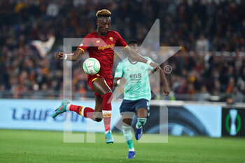 2022-05-05 - Tammy Abraham of Roma in action during the UEFA Conference League, Semi-finals, 2nd leg football match between AS Roma and Leicester City on May 5, 2022 at Stadio Olimpico in Rome, Italy - AS ROMA VS LEICESTER CITY - UEFA CONFERENCE LEAGUE - SOCCER