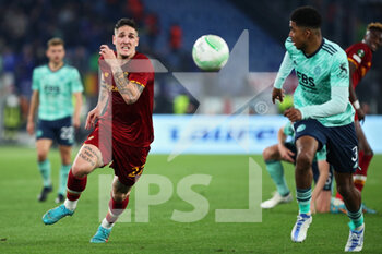 2022-05-05 - Nicolo' Zaniolo of Roma (L) vies for the ball with Wesley Fofana (R) of Leicester City during the UEFA Conference League, Semi-finals, 2nd leg football match between AS Roma and Leicester City on May 5, 2022 at Stadio Olimpico in Rome, Italy - AS ROMA VS LEICESTER CITY - UEFA CONFERENCE LEAGUE - SOCCER