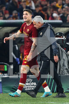 2022-05-05 - Nicolo' Zaniolo of Roma (L) and Jose' Mourinho head coach of Roma during the UEFA Conference League, Semi-finals, 2nd leg football match between AS Roma and Leicester City on May 5, 2022 at Stadio Olimpico in Rome, Italy - AS ROMA VS LEICESTER CITY - UEFA CONFERENCE LEAGUE - SOCCER