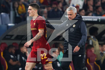 2022-05-05 - Nicolo' Zaniolo of Roma (L) and Jose' Mourinho head coach of Roma during the UEFA Conference League, Semi-finals, 2nd leg football match between AS Roma and Leicester City on May 5, 2022 at Stadio Olimpico in Rome, Italy - AS ROMA VS LEICESTER CITY - UEFA CONFERENCE LEAGUE - SOCCER