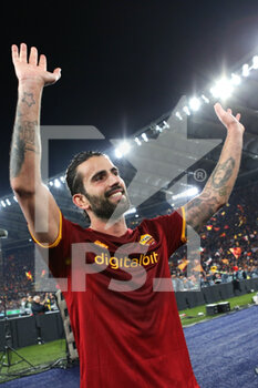 2022-05-05 - Sergio Oliveira of Roma greets his supporters at the end of the UEFA Conference League, Semi-finals, 2nd leg football match between AS Roma and Leicester City on May 5, 2022 at Stadio Olimpico in Rome, Italy - AS ROMA VS LEICESTER CITY - UEFA CONFERENCE LEAGUE - SOCCER