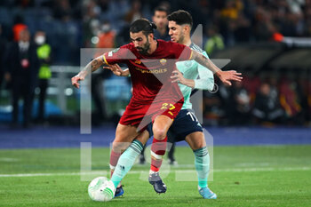 2022-05-05 - Sergio Oliveira of Roma (L) vies for the ball with Ayoze Perez of Leicester City (R) during the UEFA Conference League, Semi-finals, 2nd leg football match between AS Roma and Leicester City on May 5, 2022 at Stadio Olimpico in Rome, Italy - AS ROMA VS LEICESTER CITY - UEFA CONFERENCE LEAGUE - SOCCER