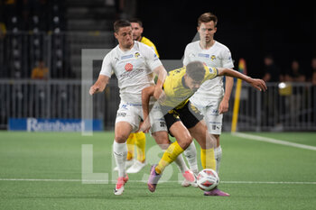 2022-08-11 - August 11, 2022, Bern, Wankdorf, Conference League: BSC Young Boys - Kuopion PS, #30 Filip Valencic (KuPS) against #22 Donat Rrudhani (Young Boys). - CONFERENCE LEAGUE: BSC YOUNG BOYS - KUOPION PS - UEFA CONFERENCE LEAGUE - SOCCER
