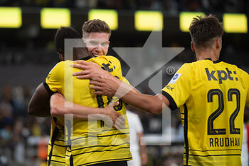 2022-08-11 - August 11, 2022, Bern, Wankdorf, Conference League: BSC Young Boys - Kuopion PS, #11 Cedric Itten (Young Boys) congratulates #18 Jean-Pierre Nsame (Young Boys) on his goal to make it 3-0. - CONFERENCE LEAGUE: BSC YOUNG BOYS - KUOPION PS - UEFA CONFERENCE LEAGUE - SOCCER