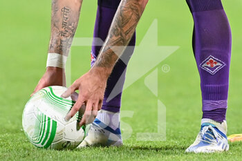 2022-10-13 - Details of Cristiano Biraghi (ACF Fiorentina) - ACF FIORENTINA VS HEART OF MIDLOTHIAN FC - UEFA CONFERENCE LEAGUE - SOCCER