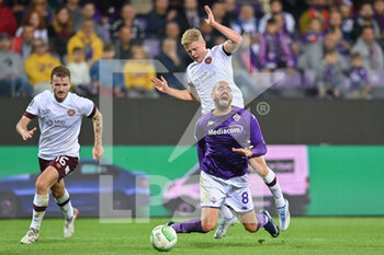 2022-10-13 - Penalty foul on Riccardo Saponara (ACF Fiorentina) - ACF FIORENTINA VS HEART OF MIDLOTHIAN FC - UEFA CONFERENCE LEAGUE - SOCCER