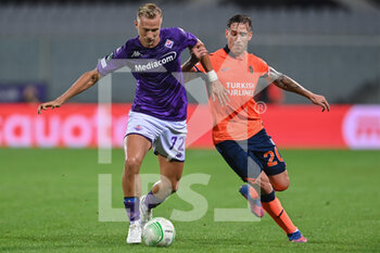 2022-10-27 - Antonin Barak (ACF Fiorentina) and Lucas Biglia (Istanbul Basaksehir FK) - ACF FIORENTINA VS ISTANBUL BASAKSEHIR FK - UEFA CONFERENCE LEAGUE - SOCCER