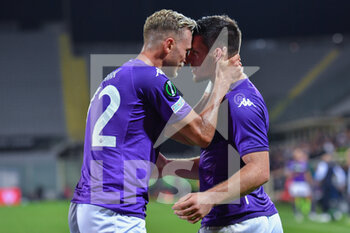 2022-10-27 - Luka Jovic (ACF Fiorentina) celebrates after scoring a goal with Antonin Barak (ACF Fiorentina) - ACF FIORENTINA VS ISTANBUL BASAKSEHIR FK - UEFA CONFERENCE LEAGUE - SOCCER