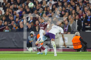 2022-10-13 - West Ham United defender Emerson Palmieri (33) and Anderlecht defender Michael Murillo (62) battle for the ball during the UEFA Europa Conference League, Group B football match between West Ham United and RSC Anderlecht on October 13, 2022 at the London Stadium in London, England - FOOTBALL - CONFERENCE LEAGUE - WEST HAM V ANDERLECHT - UEFA CONFERENCE LEAGUE - SOCCER
