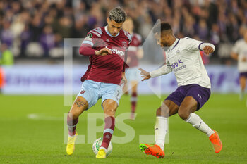 2022-10-13 - West Ham United forward Gianluca Scamacca (7) and Anderlecht defender Hannes Delcroix (3) during the UEFA Europa Conference League, Group B football match between West Ham United and RSC Anderlecht on October 13, 2022 at the London Stadium in London, England - FOOTBALL - CONFERENCE LEAGUE - WEST HAM V ANDERLECHT - UEFA CONFERENCE LEAGUE - SOCCER