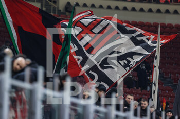 2022-01-13 - A fan waves a giant flag during the Coppa Italia 2021/22 football match between AC Milan and Genoa CFC at Giuseppe Meazza Stadium, Milan, Italy on January 13, 2022 - AC MILAN VS GENOA CFC - ITALIAN CUP - SOCCER