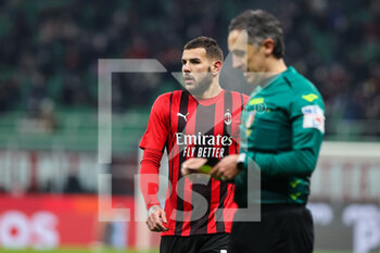 2022-01-13 - Theo Hernandez of AC Milan looks on during the Coppa Italia 2021/22 football match between AC Milan and Genoa CFC at Giuseppe Meazza Stadium, Milan, Italy on January 13, 2022 - AC MILAN VS GENOA CFC - ITALIAN CUP - SOCCER