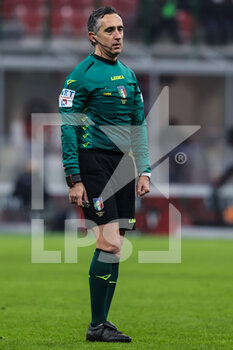 2022-01-13 - Referee Gianluca Aureliano in action during the Coppa Italia 2021/22 football match between AC Milan and Genoa CFC at Giuseppe Meazza Stadium, Milan, Italy on January 13, 2022 - AC MILAN VS GENOA CFC - ITALIAN CUP - SOCCER