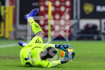 2022-01-13 - Mike Maignan of AC Milan in action during the Coppa Italia 2021/22 football match between AC Milan and Genoa CFC at Giuseppe Meazza Stadium, Milan, Italy on January 14, 2022 - AC MILAN VS GENOA CFC - ITALIAN CUP - SOCCER