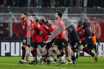 2022-01-13 - Players of AC Milan celebrate the victory at the end of the match during the Coppa Italia 2021/22 football match between AC Milan and Genoa CFC at Giuseppe Meazza Stadium, Milan, Italy on January 14, 2022 - AC MILAN VS GENOA CFC - ITALIAN CUP - SOCCER