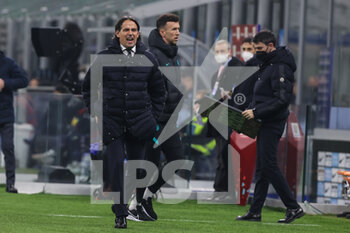 2022-01-19 - Simone Inzaghi Head Coach of FC Internazionale shouts to his players during the Coppa Italia 2021/22 football match between FC Internazionale and Empoli FC at Giuseppe Meazza Stadium, Milan, Italy on January 19, 2022 - INTER - FC INTERNAZIONALE VS EMPOLI FC - ITALIAN CUP - SOCCER
