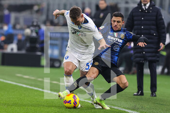 2022-01-19 - Alexis Sanchez of FC Internazionale fights for the ball against Leo Stulac of Empoli FC during the Coppa Italia 2021/22 football match between FC Internazionale and Empoli FC at Giuseppe Meazza Stadium, Milan, Italy on January 19, 2022 - INTER - FC INTERNAZIONALE VS EMPOLI FC - ITALIAN CUP - SOCCER