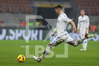 2022-01-19 - Andrea Pinamonti of Empoli FC in action during the Coppa Italia 2021/22 football match between FC Internazionale and Empoli FC at Giuseppe Meazza Stadium, Milan, Italy on January 19, 2022 - INTER - FC INTERNAZIONALE VS EMPOLI FC - ITALIAN CUP - SOCCER