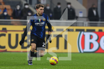 2022-01-19 - Nicolò Barella of FC Internazionale in action during the Coppa Italia 2021/22 football match between FC Internazionale and Empoli FC at Giuseppe Meazza Stadium, Milan, Italy on January 19, 2022 - INTER - FC INTERNAZIONALE VS EMPOLI FC - ITALIAN CUP - SOCCER