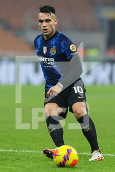 2022-01-19 - Lautaro Martinez of FC Internazionale in action during the Coppa Italia 2021/22 football match between FC Internazionale and Empoli FC at Giuseppe Meazza Stadium, Milan, Italy on January 19, 2022 - INTER - FC INTERNAZIONALE VS EMPOLI FC - ITALIAN CUP - SOCCER