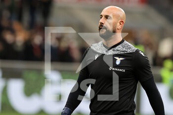 2022-02-09 - Pepe Reina of SS Lazio warms up during the Coppa Italia 2021/22 football match between AC Milan and SS Lazio at Giuseppe Meazza Stadium, Milan, Italy on February 09, 2022 - AC MILAN VS SS LAZIO - ITALIAN CUP - SOCCER