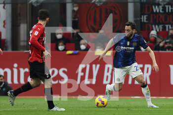 2022-03-01 - Hakan Calhanoglu of FC Internazionale in action during the Coppa Italia 2021/22 football match between AC Milan and FC Internazionale at Giuseppe Meazza Stadium, Milan, Italy on March 01, 2022 - AC MILAN VS FC INTERNAZIONALE - ITALIAN CUP - SOCCER