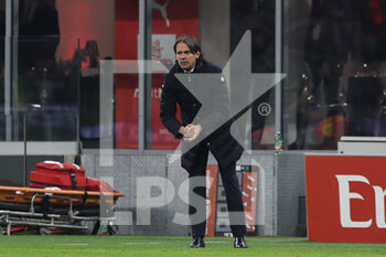 2022-03-01 - Simone Inzaghi Head Coach of FC Internazionale shouts to his players during the Coppa Italia 2021/22 football match between AC Milan and FC Internazionale at Giuseppe Meazza Stadium, Milan, Italy on March 01, 2022 - AC MILAN VS FC INTERNAZIONALE - ITALIAN CUP - SOCCER