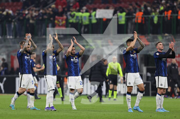 2022-03-01 - Players of FC Internazionale greets the fans during the Coppa Italia 2021/22 football match between AC Milan and FC Internazionale at Giuseppe Meazza Stadium, Milan, Italy on March 01, 2022 - AC MILAN VS FC INTERNAZIONALE - ITALIAN CUP - SOCCER