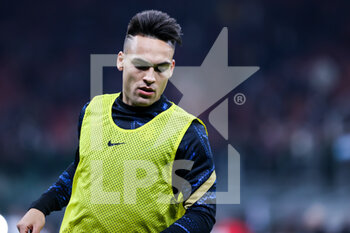 2022-03-01 - Lautaro Martinez of FC Internazionale warms up during the Coppa Italia 2021/22 football match between AC Milan and FC Internazionale at Giuseppe Meazza Stadium, Milan, Italy on March 01, 2022 - AC MILAN VS FC INTERNAZIONALE - ITALIAN CUP - SOCCER