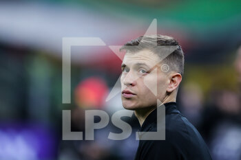 2022-03-01 - Nicolò Barella of FC Internazionale looks on during the Coppa Italia 2021/22 football match between AC Milan and FC Internazionale at Giuseppe Meazza Stadium, Milan, Italy on March 01, 2022 - AC MILAN VS FC INTERNAZIONALE - ITALIAN CUP - SOCCER