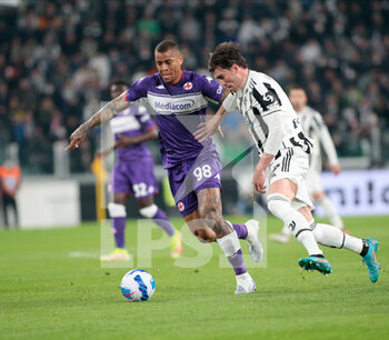 2022-04-20 - Igor of ACF Fiorentina and Dusan Vlahovic of Juventus Fc  during the Italian Cup, Coppa Italia, semi-finals 2nd leg football match between Juventus FC and ACF Fiorentina on April 20, 2022 at Allianz stadium in Turin, Italy - JUVENTUS FC VS ACF FIORENTINA - ITALIAN CUP - SOCCER
