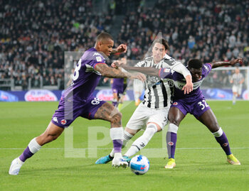 2022-04-20 - Igor of ACF Fiorentina, Dusan Vlahovic of Juventus Fc and Alfred Duncan of ACF Fiorentina during the Italian Cup, Coppa Italia, semi-finals 2nd leg football match between Juventus FC and ACF Fiorentina on April 20, 2022 at Allianz stadium in Turin, Italy - JUVENTUS FC VS ACF FIORENTINA - ITALIAN CUP - SOCCER