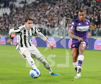 2022-04-20 - Dusan Vlahovic of Juventus Fc and Igor of ACF Fiorentina during the Italian Cup, Coppa Italia, semi-finals 2nd leg football match between Juventus FC and ACF Fiorentina on April 20, 2022 at Allianz stadium in Turin, Italy - JUVENTUS FC VS ACF FIORENTINA - ITALIAN CUP - SOCCER