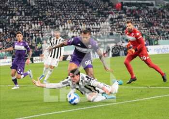 2022-04-20 - Igor of ACF Fiorentina and Dusan Vlahovic of Juventus Fc during the Italian Cup, Coppa Italia, semi-finals 2nd leg football match between Juventus FC and ACF Fiorentina on April 20, 2022 at Allianz stadium in Turin, Italy - JUVENTUS FC VS ACF FIORENTINA - ITALIAN CUP - SOCCER