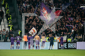 2022-04-20 - Act Fiorentina team treating their supporters during the Italian Cup, Coppa Italia, semi-finals 2nd leg football match between Juventus FC and ACF Fiorentina on April 20, 2022 at Allianz stadium in Turin, Italy - JUVENTUS FC VS ACF FIORENTINA - ITALIAN CUP - SOCCER