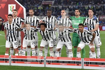 2022-05-11 - OME, ITALY - May 11 : Players of FC Juventus  pose a photo before  the   Italian Cup final soccer match between  FC Juventus and Inter Milan FC at Stadio Olimpico on May 11,2022 in Rome,Italy - FINAL 2021/2022 - JUVENTUS FC VS INTER - FC INTERNAZIONALE - ITALIAN CUP - SOCCER