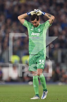 2022-05-11 - ROME, ITALY - May 11 : Mattia Perin of FC Juventus gestures during  the  Italian Cup final  soccer match between  FC Juventus and Inter Milan FC at Stadio Olimpico on May 11,2022 in Rome, Italy.  - FINAL 2021/2022 - JUVENTUS FC VS INTER - FC INTERNAZIONALE - ITALIAN CUP - SOCCER