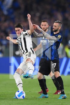 2022-05-11 - ROME, ITALY - May 11 : Dusan Vlahovic (L) of  FC Juventus in action against  Marcelo Brozovic (R) of Inter Milan FC  during the  Italian Cup final  soccer match between  Inter  FC Juventus and Inter Milan FC Stadio Olimpico on May 11,2022 in Rome, Italy.  - FINAL 2021/2022 - JUVENTUS FC VS INTER - FC INTERNAZIONALE - ITALIAN CUP - SOCCER