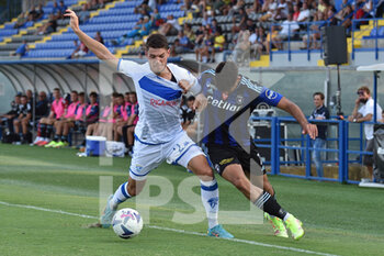 2022-08-06 - Fran Karacic (Brescia) hampered by Roko Jureskin (Pisa) - AC PISA VS BRESCIA CALCIO - ITALIAN CUP - SOCCER