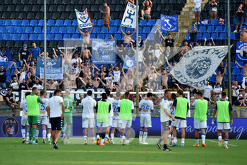 2022-08-06 - Players of Brescia greet their fans at the end of the match - AC PISA VS BRESCIA CALCIO - ITALIAN CUP - SOCCER