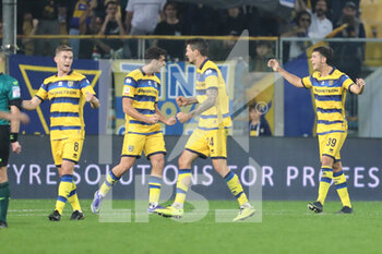 2022-10-19 - Players (Parma Calcio) celebrate the victory  - PARMA CALCIO VS SSC BARI - ITALIAN CUP - SOCCER