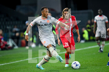 2022-10-19 - Udinese's Enzo Ebosse in action against Monza's Andrea Colpani - UDINESE CALCIO VS AC MONZA - ITALIAN CUP - SOCCER