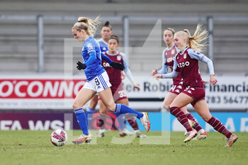 2022-01-23 - Leicester City Midfielder Molly Pike (8) during the Women's English championship, FA Women's Super League football match between Leicester CIty and Aston Villa on January 23, 2022 at the Pirelli Stadium, Burton upon Trent, England - LEICESTER CITY VS ASTON VILLA - ENGLISH FA WOMEN'S SUPER LEAGUE - SOCCER