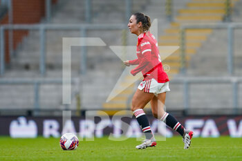 2022-01-23 - Manchester United midfielder Katie Zelem (10) during the Women's English championship, FA Women's Super League football match between Manchester United and Tottenham Hotspur on January 23, 2022 at Leigh Sports Village, Leigh, England - MANCHESTER UNITED VS TOTTENHAM HOTSPUR - ENGLISH FA WOMEN'S SUPER LEAGUE - SOCCER